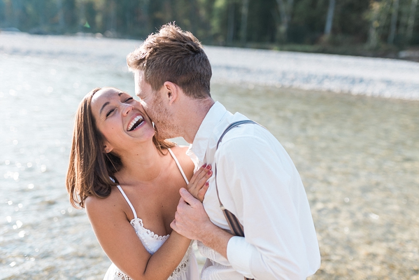 Hochzeitsfotograf München Rosenheim Verlobungsshooting Engagement Session an der Isar