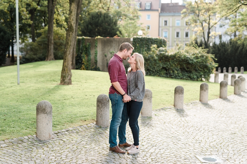Verlobungsfotos im Herbst in München