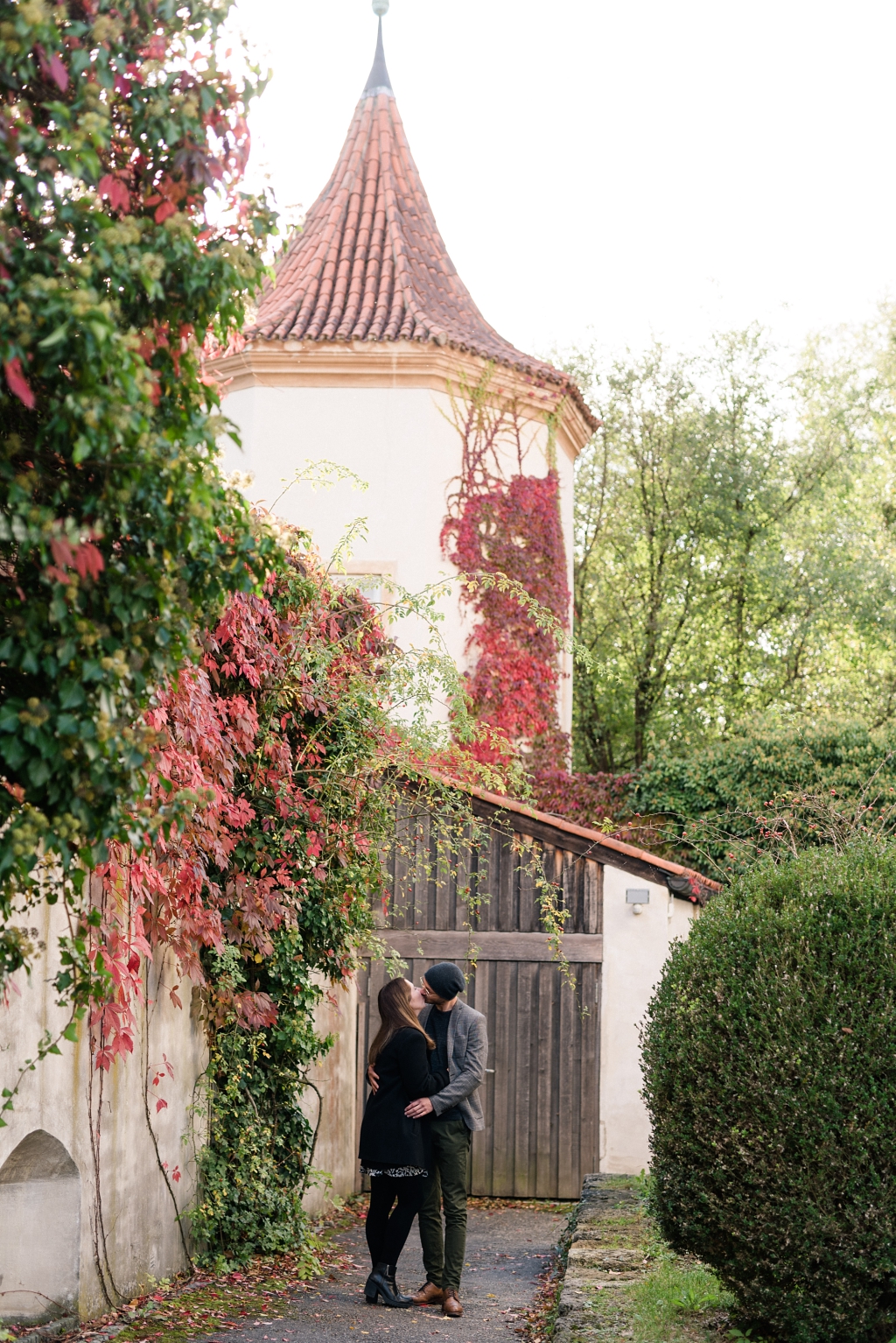 Verlobtes Paar am Schloss Blutenburg
